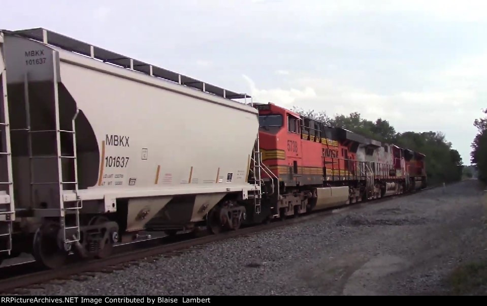 BNSF local departing Woodlawn